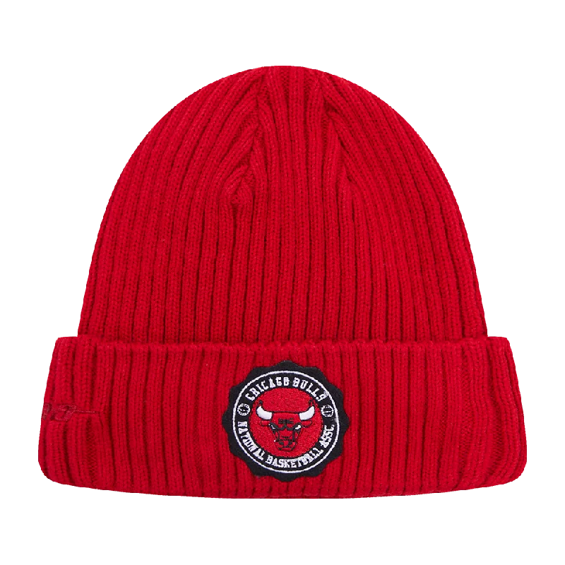 Vintage washed cap for faded cool look -NBA CHICAGO BULLS CREST EMBLEM UNISEX KNIT BEANIE (RED)