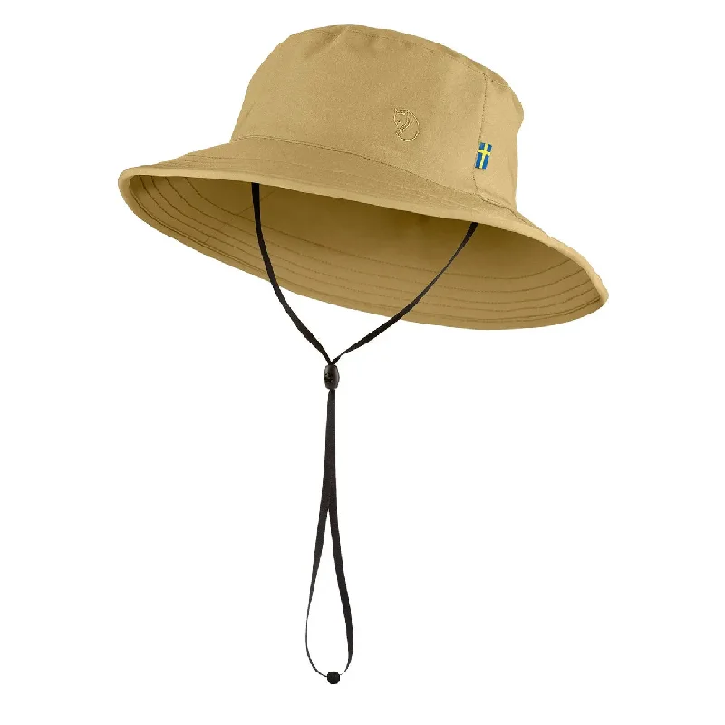 Stylish straw trilby for men with sharp lines and trendy vibe -Fjallraven Abisko Sun Hat Dune Beige