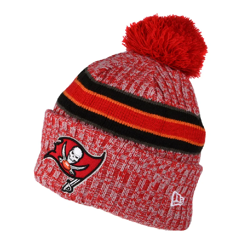 Classic cap with simple logo embroidery -New Era Tampa Bay Buccaneers Bobble Hat - NFL Sideline Sport Knit - Red-Black