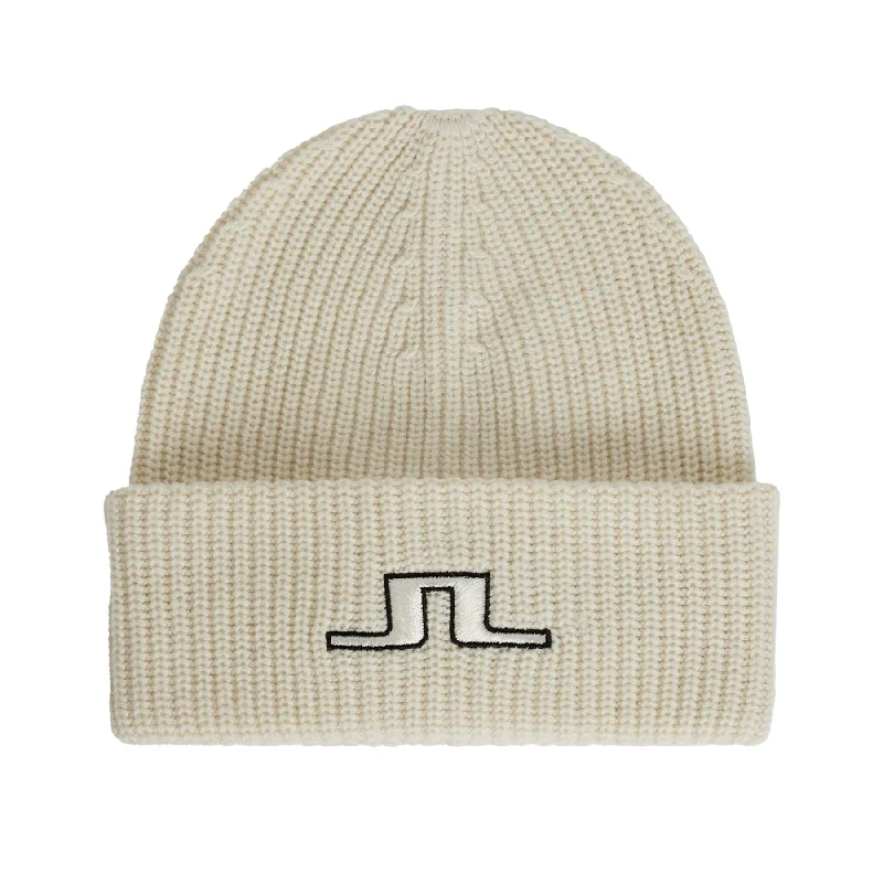 Minimal snapback cap for clean urban style -Bute Beanie White - AW23