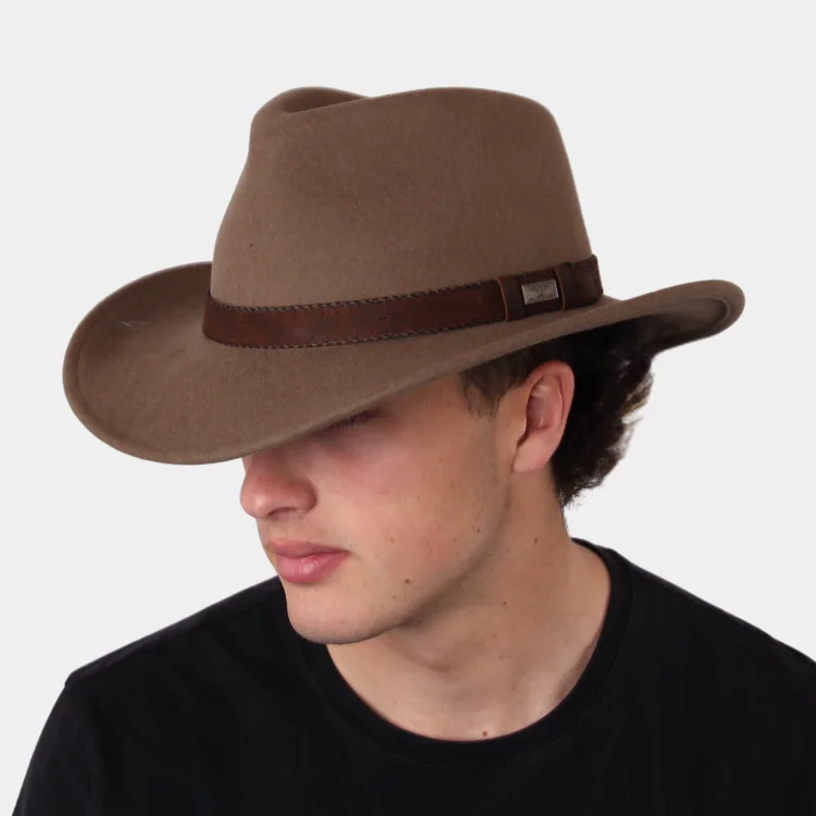 Casual felt hat for relaxed weekend vibes -Flinders Buck Wool Felt Outback - Tan