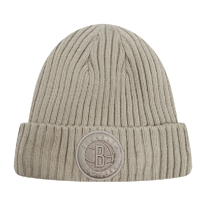 Classic cap with subtle tonal embroidery -NBA BROOKLYN NETS NEUTRAL BEANIE (TAUPE)