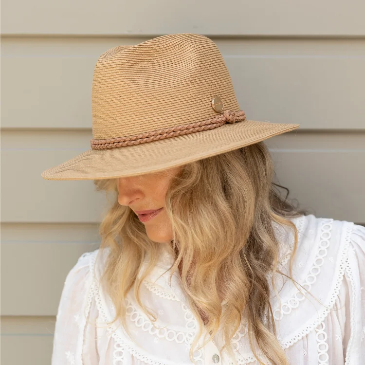 Stylish felt hat for fashionable headwear -Sundaise Rita Pan Fedora - Caramel