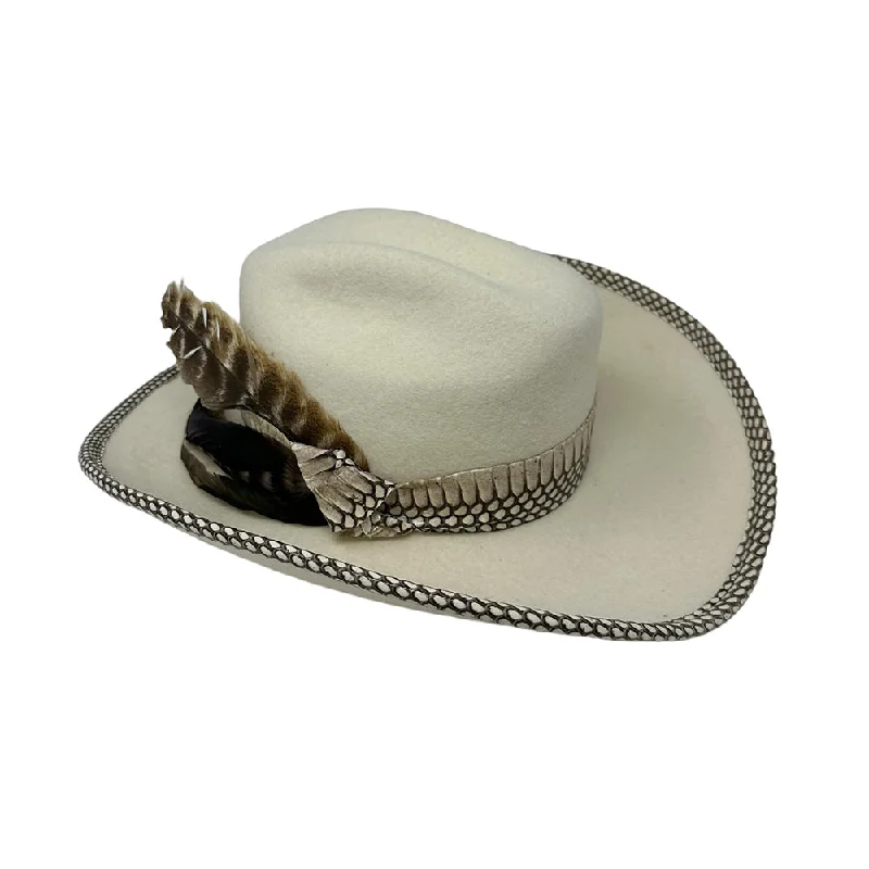 Casual felt hat for relaxed weekend vibes -Le Twat - Ivory