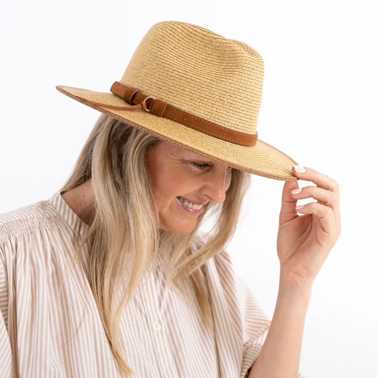 Warm felt hat with thick cozy layers -Sundaise Lou Panama Fedora - Natural Suede