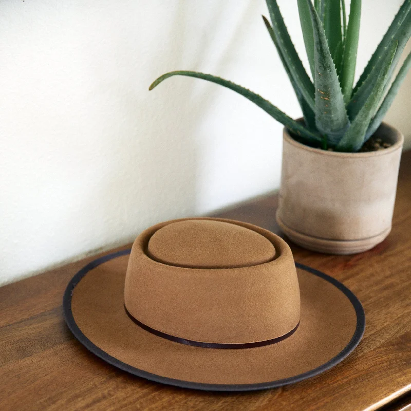 Elegant felt hat with classic shape design -John Fedora Camel