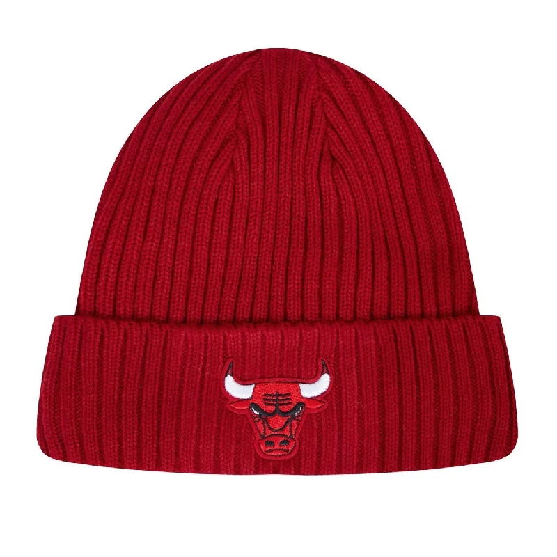 Fitted snapback cap for modern tight fit -NBA CHICAGO BULLS OLD ENGLISH UNISEX BEANIE (RED)