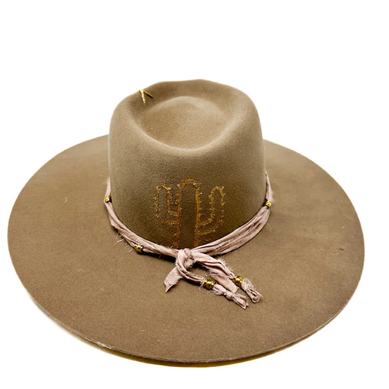 Breathable felt hat for all-season versatility -Montana fedora in color putty with painted cactus