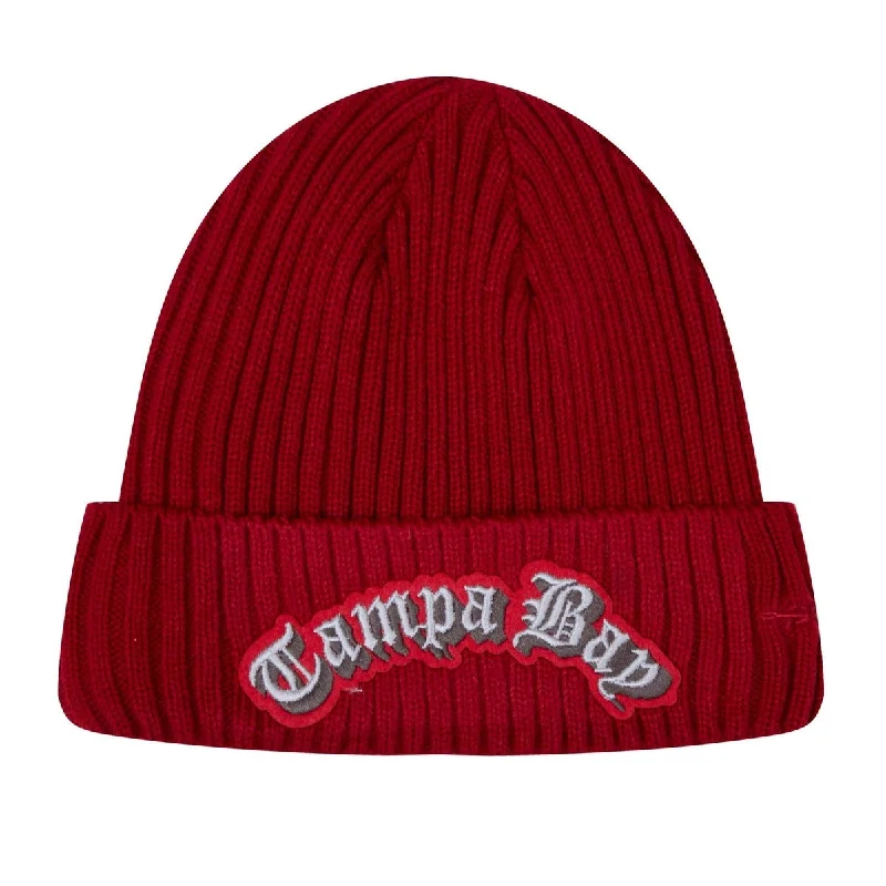 Retro cap with 80s-inspired color blocks -NFL TAMPA BAY BUCCANEERS OLD ENGLISH UNISEX BEANIE (RED)